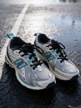 New Balance Sneakers in Purple, Teal & Black size 7. Men’s